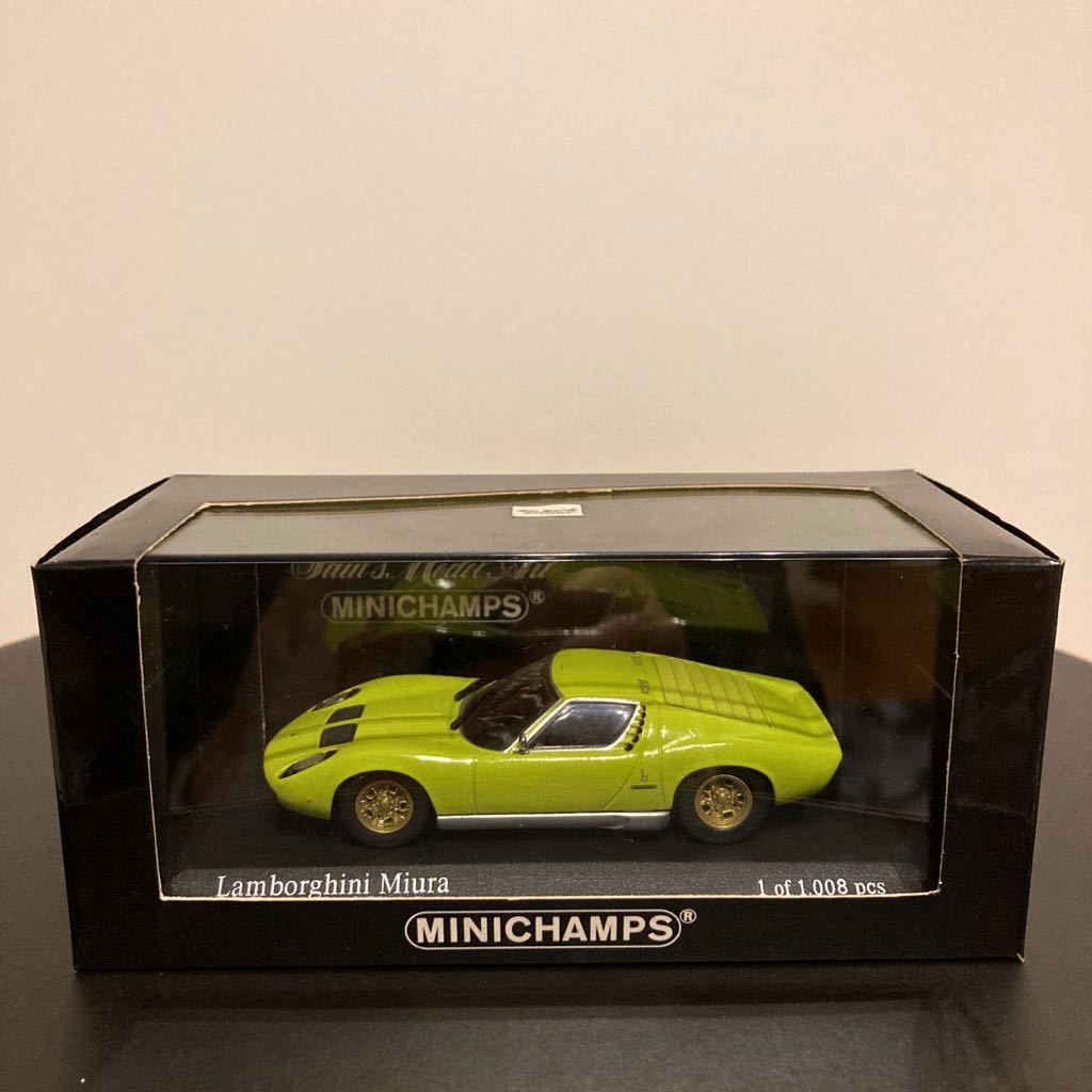 White and silver Miura P400 model car, scale 1:18 | Lamborghini Store