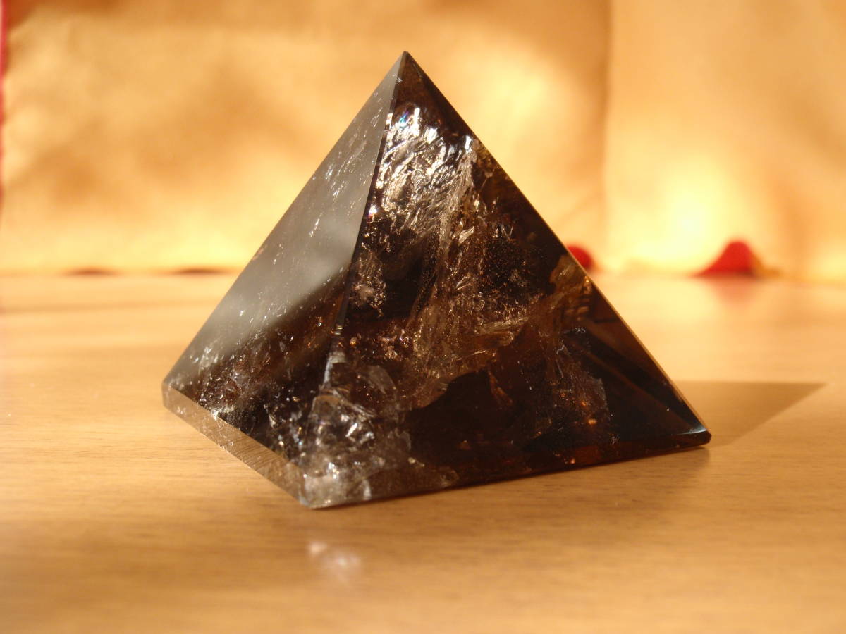 ピラミッド 黒水晶 天然石 机上 卓上 置物 オブジェ 開運雑貨 チャクラ