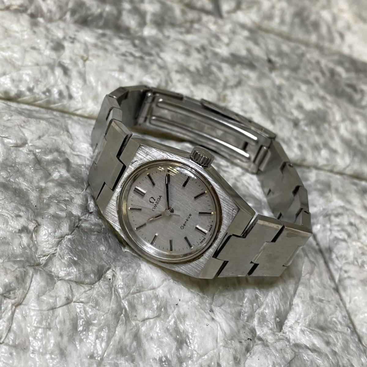 低価 IK010904 オメガ OMEGA ジュネーブ Geneve 手巻き 腕時計 ラウンドフェイス グレー文字盤 レディース 稼働品 純正ベルト アンティーク(オメガ)｜売買されたオークション情報、yahooの商品情報をア その他