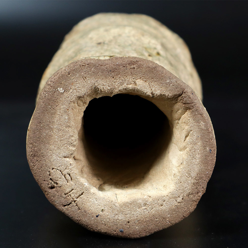 G16. 加藤華仙(志)在銘 狸ダルマ 置物 共箱 木製台 板谷波山 瀬戸卯物