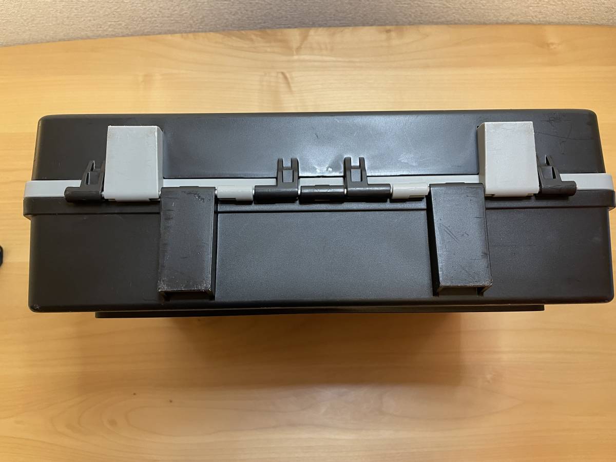 【中古美品】マキタ TD171D 白 インパクトドライバ 18V 電池2個・充電器・説明書・ハードケースセット_10