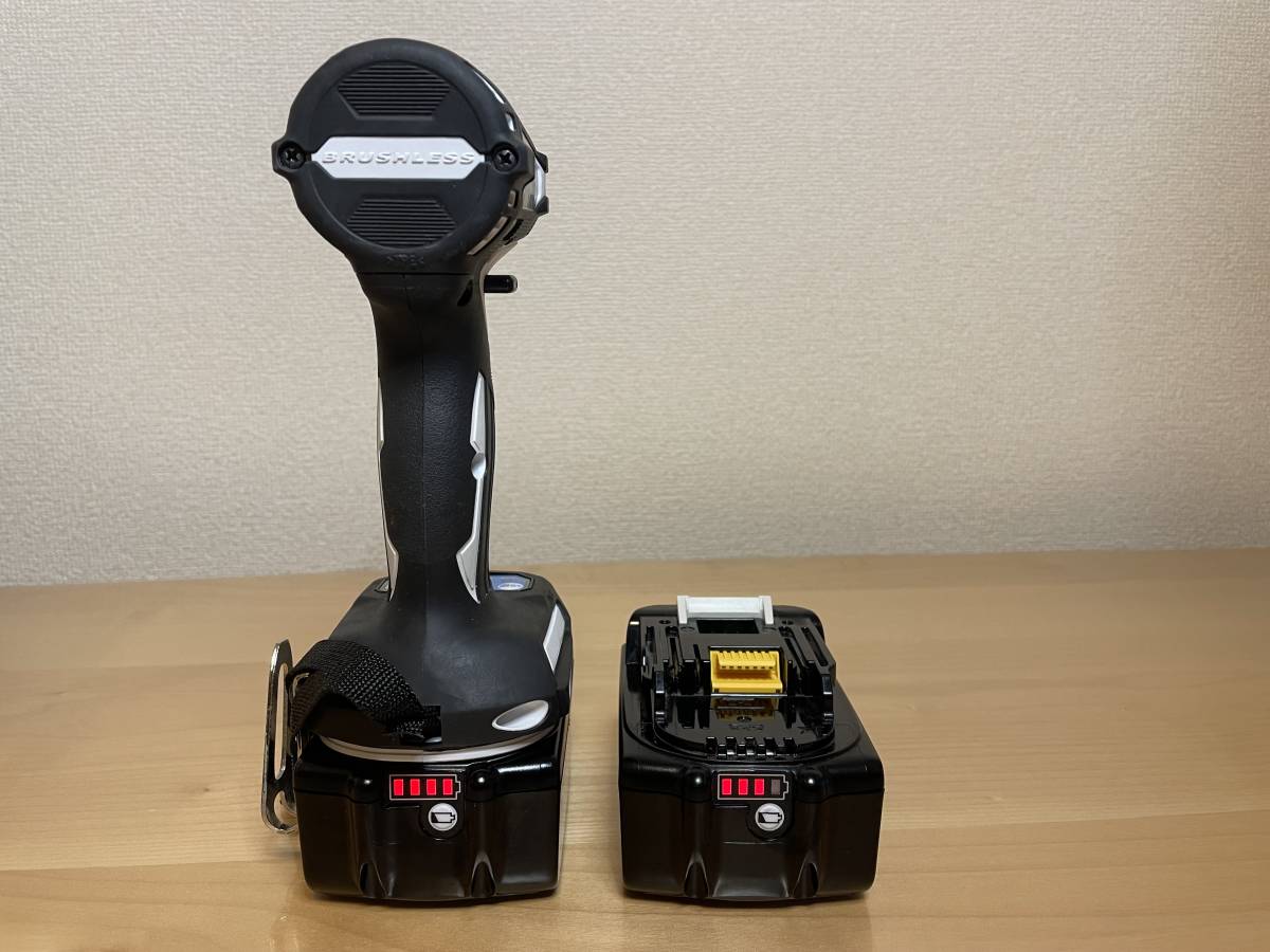 【中古美品】マキタ TD171D 白 インパクトドライバ 18V 電池2個・充電器・説明書・ハードケースセット_6