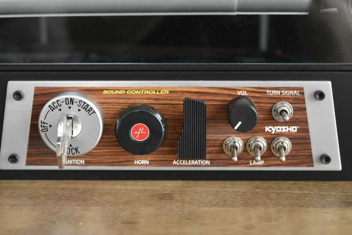 アシェット2000 GT-R KPGC10 ディスプレイベース 車体は付属しません。アシェット 1/8 日産 スカイライン 2000GT-R