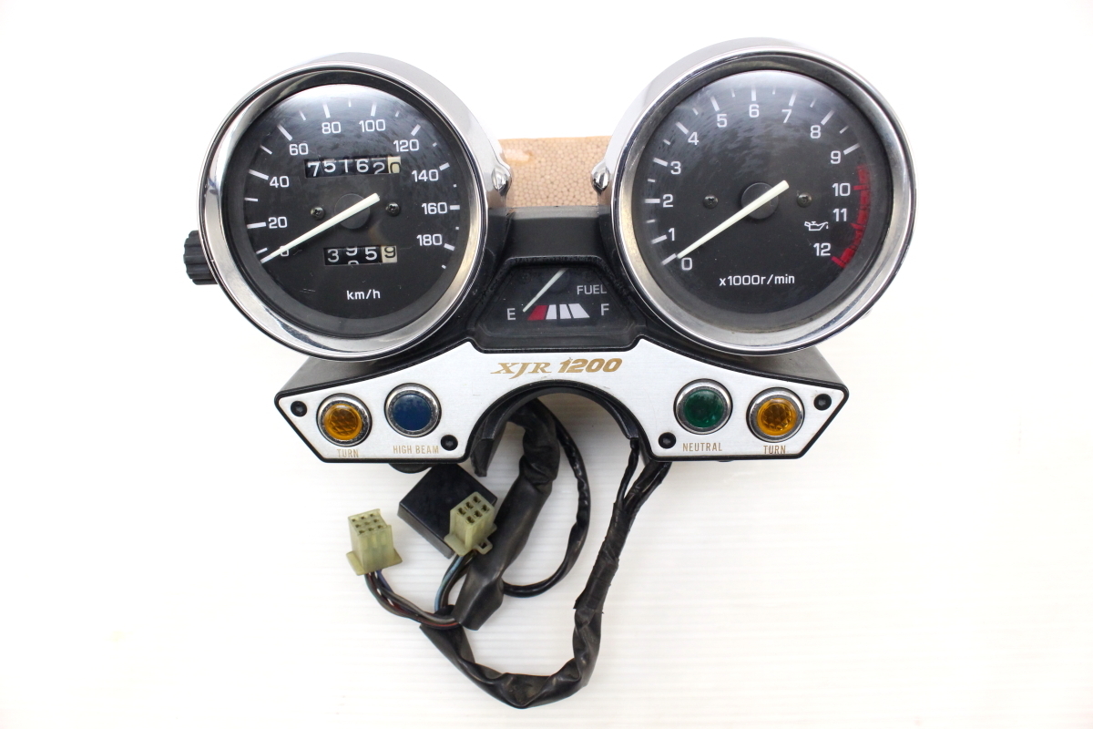 ★ 《M2》希少♪2001年 CB1300SF WGP500勝スペシャル(SC40) 純正フロントフェンダー♪ ホンダcb750k用プライマリースプロケット中古（検索用cb750fourcb750f