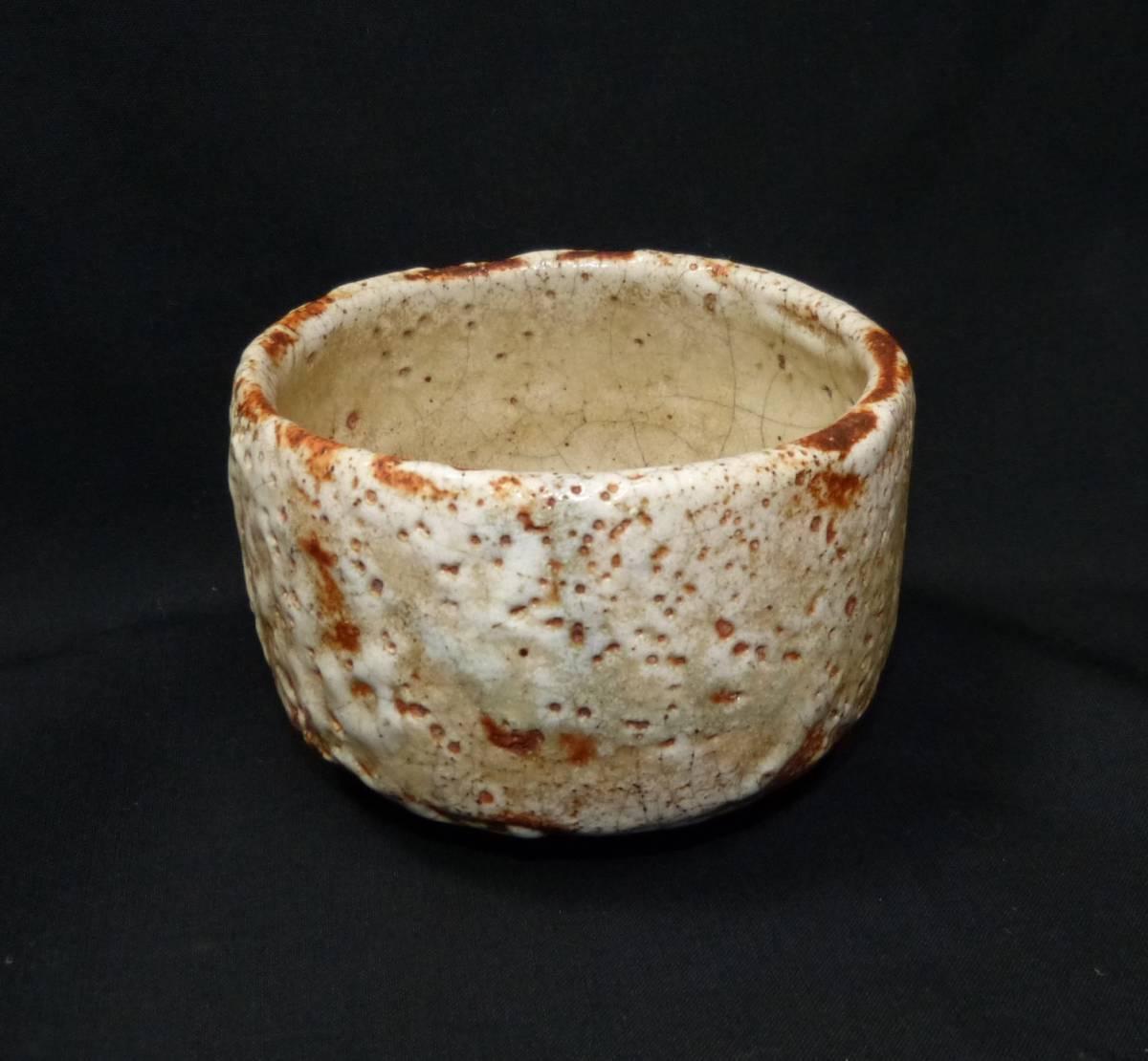 美濃焼、古志野、お茶碗、高さ8.8㎝、口径11．3cm、胴経13cm