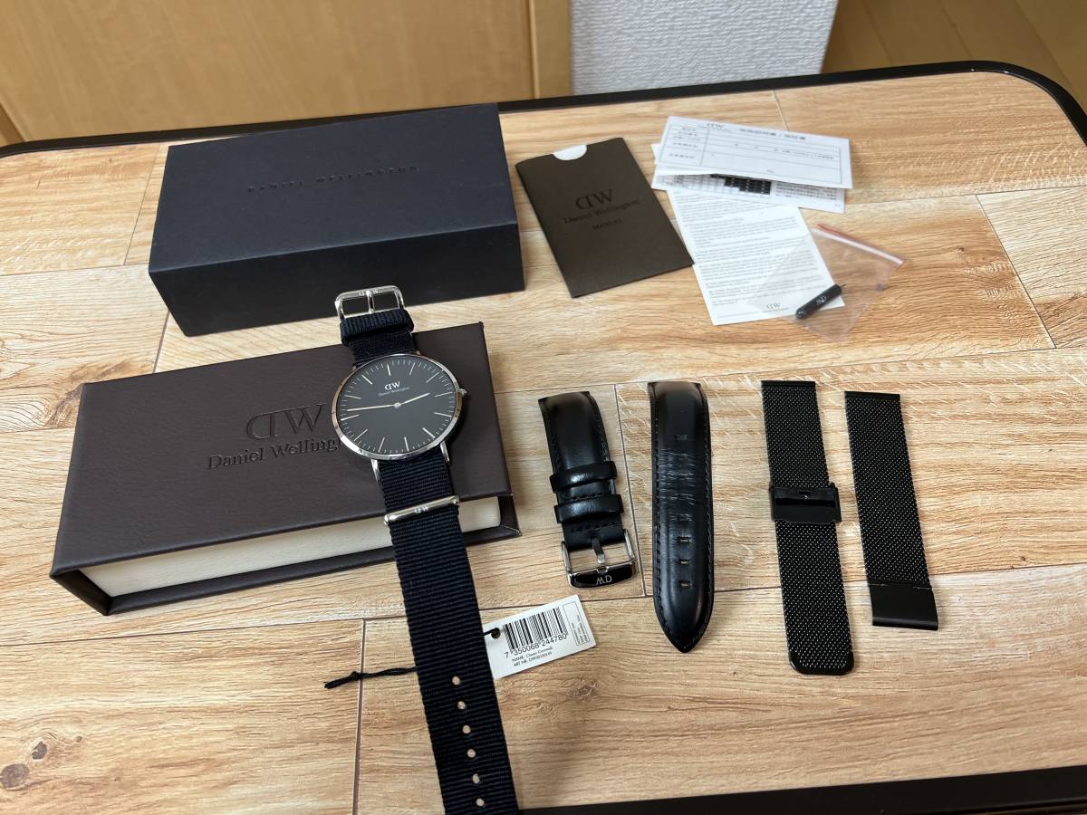 ダニエルウェリントンdanielwellingtonクォーツファッション腕時計メンズアクセサリーブラック40mmケースなどおまけ多数 交換革ベルト他 2針 時 分 売買されたオークション情報 Yahooの商品情報をアーカイブ公開 オークファン Aucfan Com