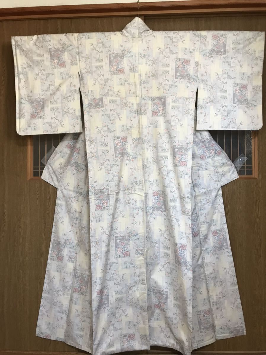 【送料無料，SALE】 正絹 白大島紬 花パステル系 袷 広衿(大島紬)｜売買されたオークション情報、yahooの商品情報をアーカイブ公開 - オークファン 大島紬