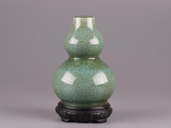 宋時代 龍泉窯 - 青磁 釉下彩藤文花瓶 博物館展示品 来歴有