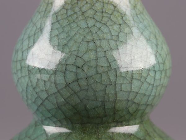 宋時代 龍泉窯 - 青磁 釉下彩藤文花瓶 博物館展示品 来歴有