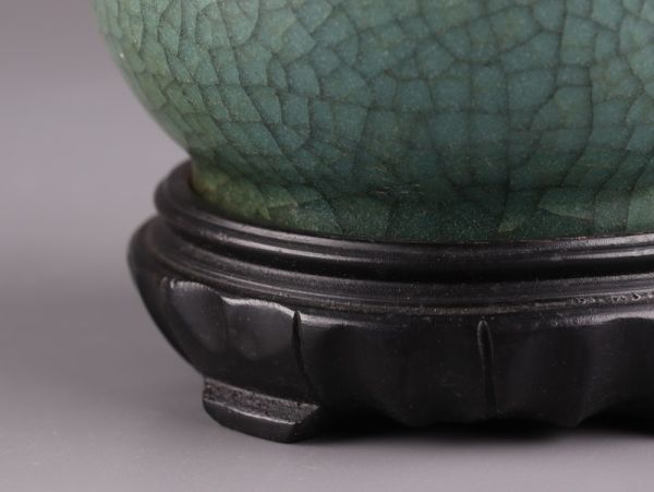 宋時代 龍泉窯 - 青磁 釉下彩藤文花瓶 博物館展示品 来歴有