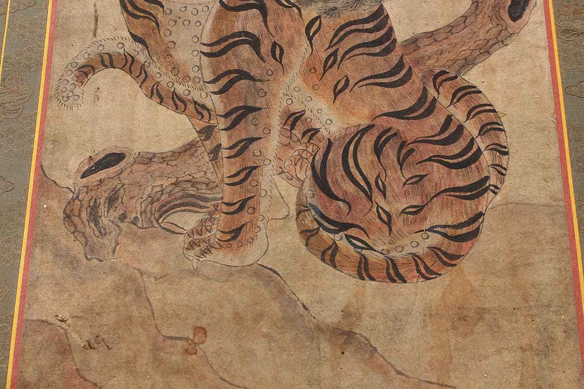 DR002 朝鮮古美術 朝鮮民画 紙本肉筆 着色「鵲虎図」朝鮮画 掛軸 縦