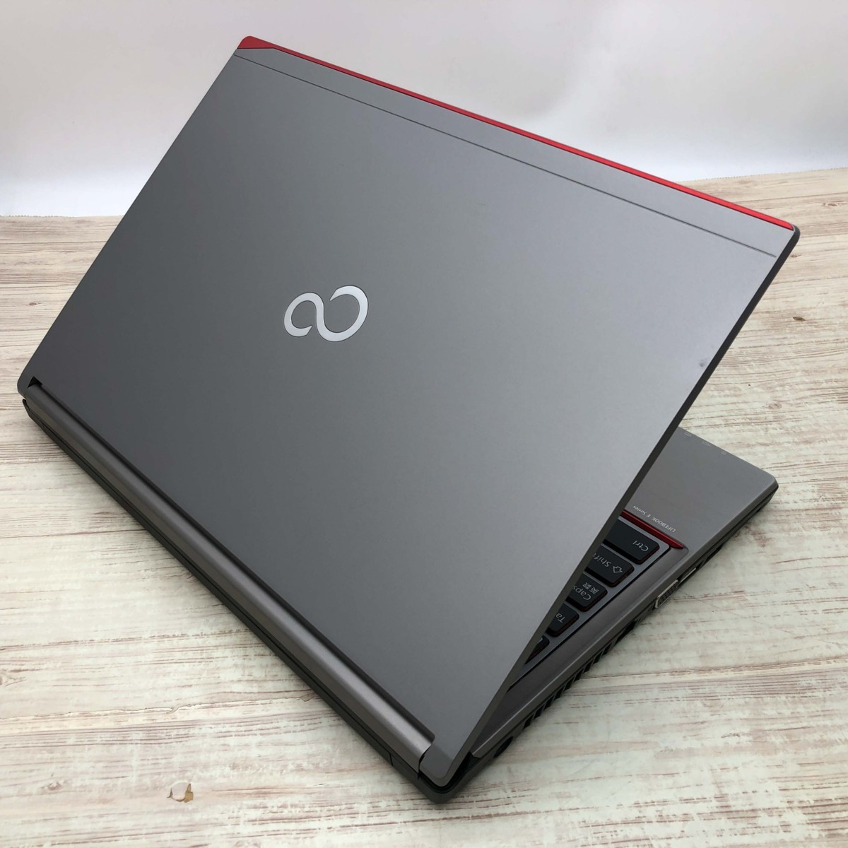 Fujitsu LIFEBOOK E736 | Overview, Specs, Details | SHI