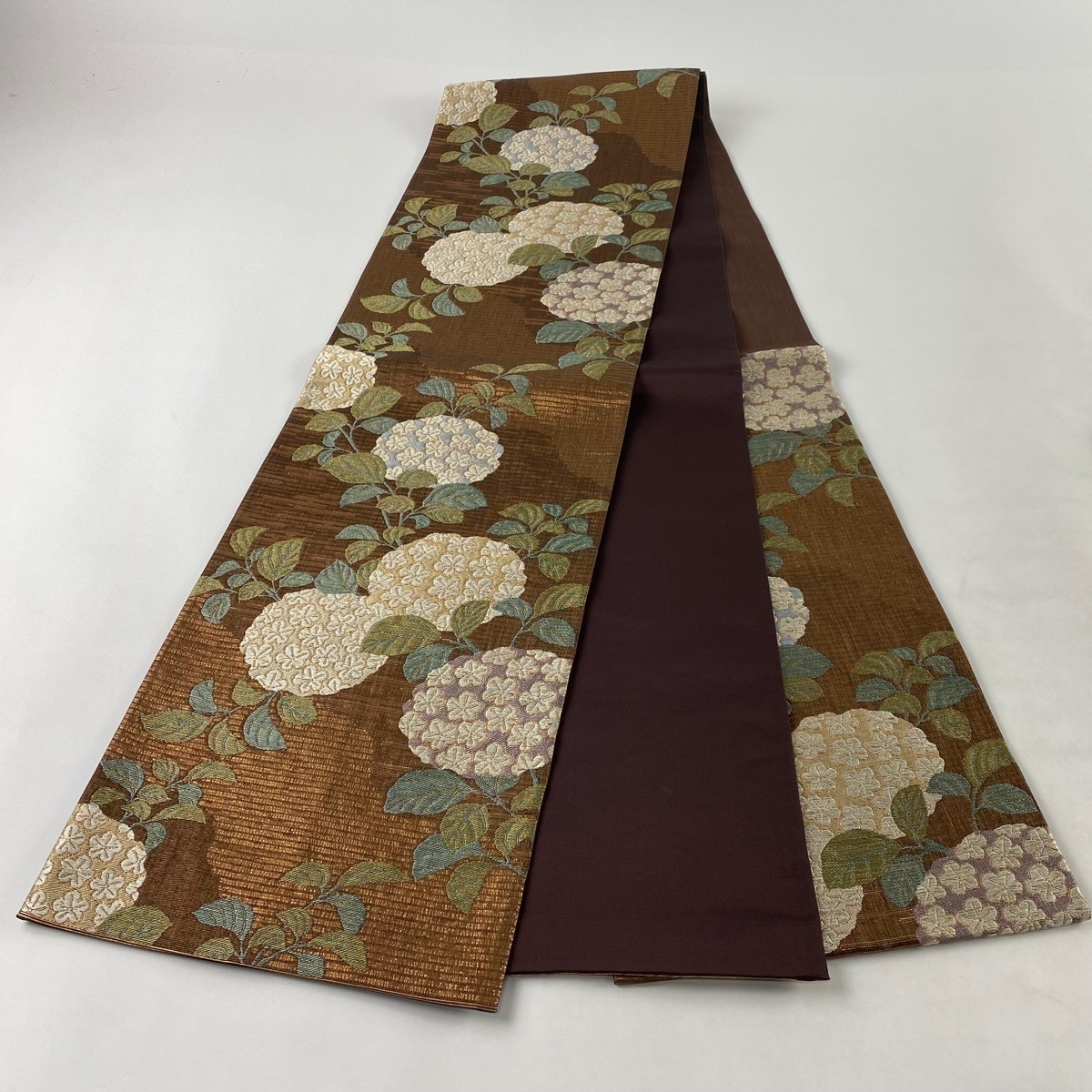 袋帯 名品 落款 花井幸子 紫陽花 金糸 箔 茶色 六通 正絹 仕立て上がり 売買されたオークション情報 Yahooの商品情報をアーカイブ公開 オークファン Aucfan Com