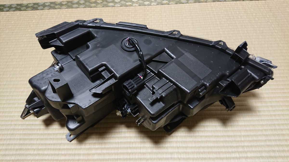 日産 セレナ LEDヘッドライト HFC27 右側 ヘッドライト 欠け有り