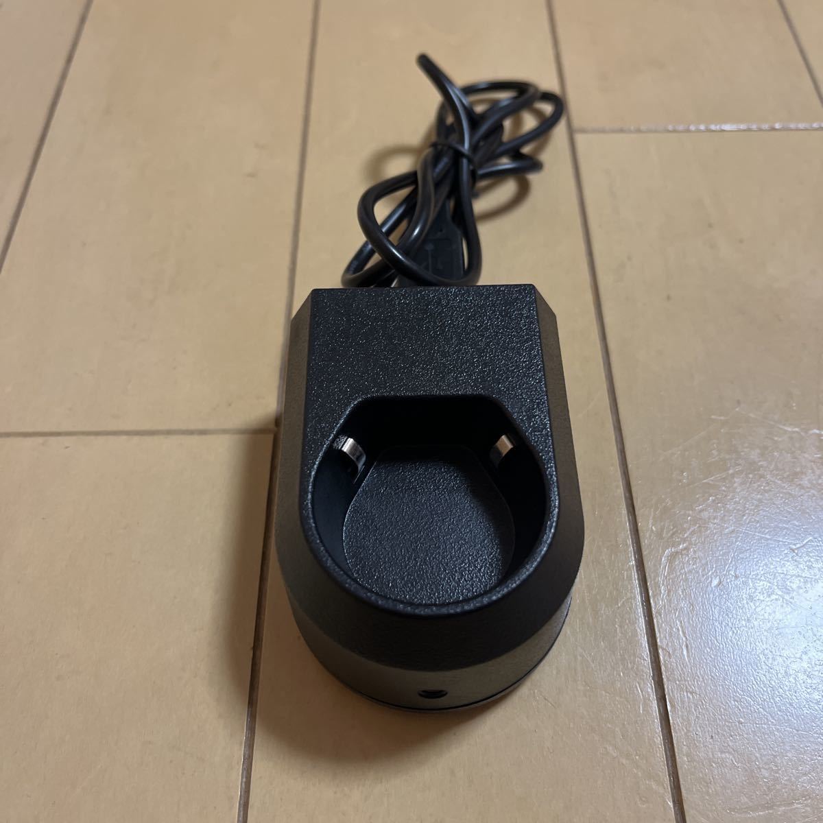 スナップオン 400ルーメン充電式スリムベンダーライトECARC041J 新品未 Tools on Yahoo スナップオン 400ルーメン充電式スリムベンダーライトライトECARC041HVJ 新品未使用品
