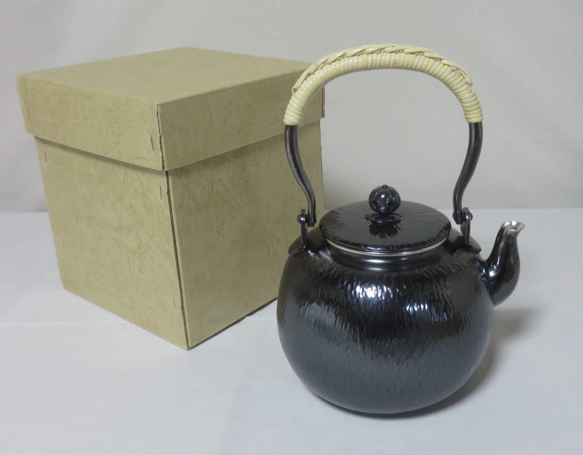 工芸品 ＜茶道具さくら＞銀いぶし仕上 石目 丸形銀瓶 秀峰堂 ※紙箱 銀