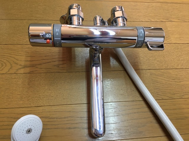 壁付サーモスタット付シングルレバーシャワー付混合栓□TOTO TMJ40C3S