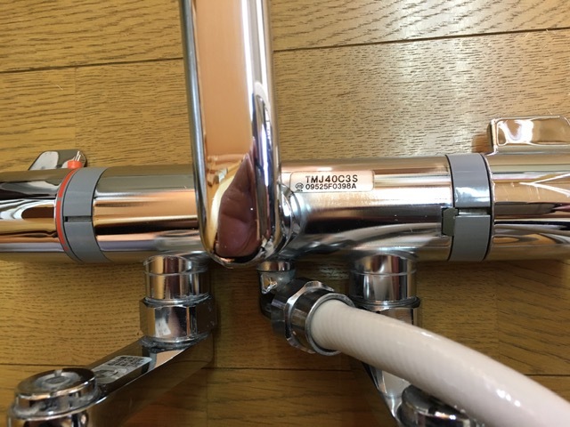 壁付サーモスタット付シングルレバーシャワー付混合栓□TOTO TMJ40C3S