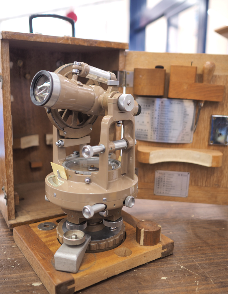  現状品 アンティーク 骨董 TOKYO OPTICAL CO.LTD トランシット 測量機 木箱付き(測量、角度計)｜売買されたオークション情報、yahooの商品情報をアーカイブ公開 - オークファン 測量、角度計