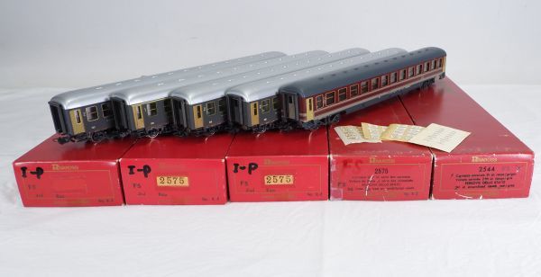I2071【HOゲージ】RIVAROSSI 2575 2544 FS イタリア鉄道 客車 5両