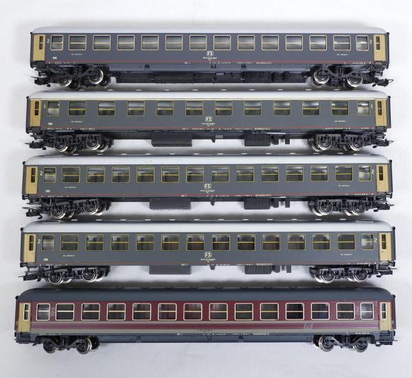 I2071【HOゲージ】RIVAROSSI 2575 2544 FS イタリア鉄道 客車 5両