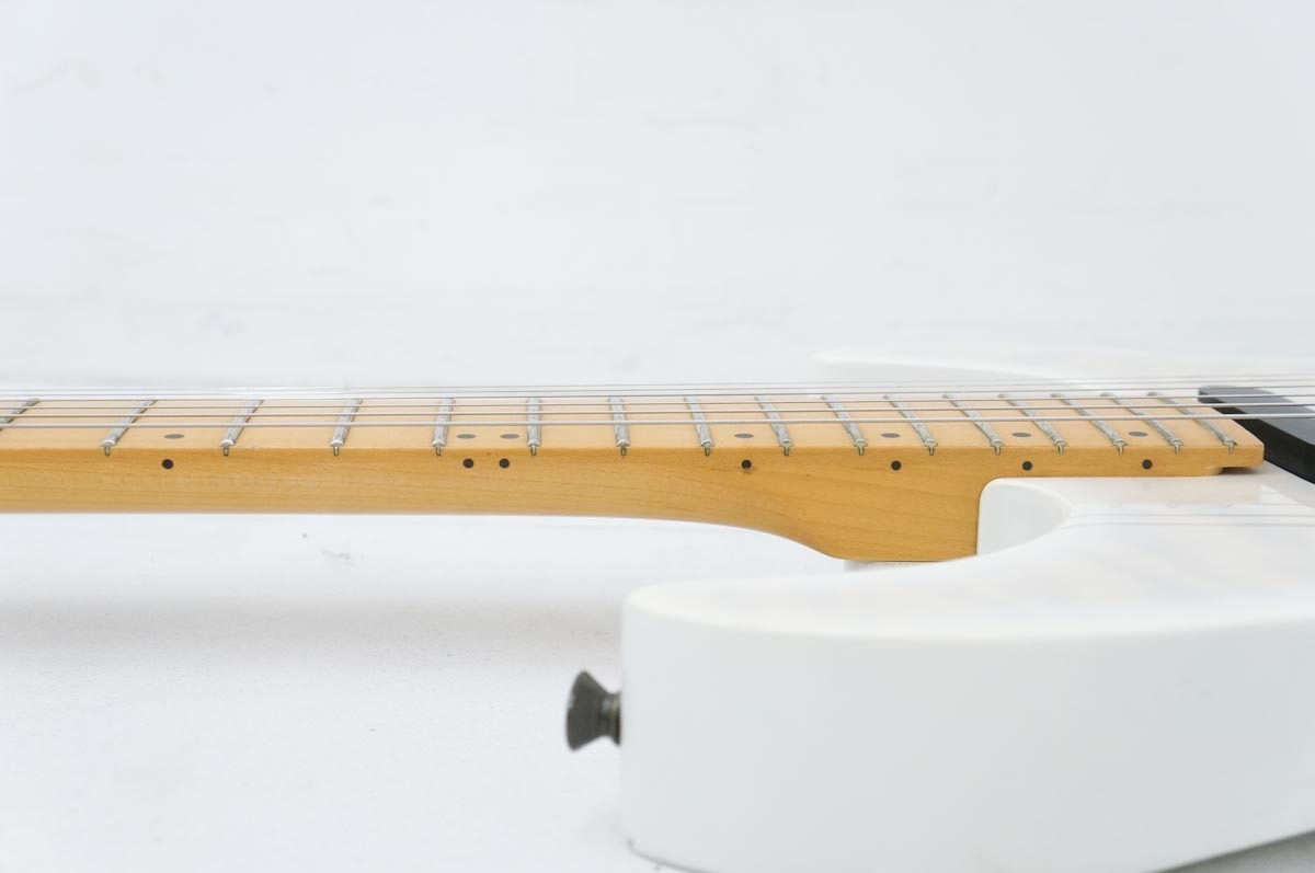 ジャンク品】FERNANDES フェルナンデス ホワイト エレキギター 9V電池