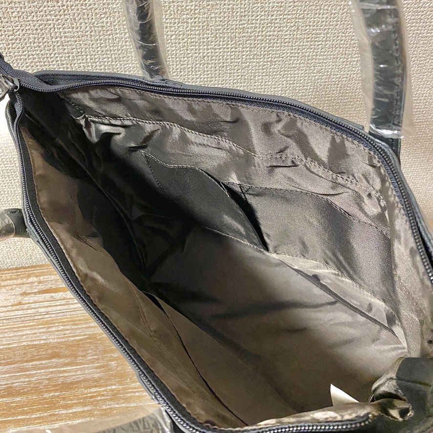 髭 - HARVEST HIGE メルカリ ネイビー LABEL（トートバッグ）のフリマアイテム一覧 未使用harvest higeトートバッグ ブラック 髭バッグ 紺系 LABEL バッグ（バッグ・小物・ブランド雑貨）の通販 レア！！非売品 ヒゲバッグ（バッグ・小物・ブランド雑貨）の通販