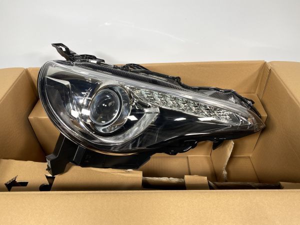 12790h10 新品/美品 86/ハチロク ZN6 純正 右ヘッドライト ヘッドランプ 右ライト RH HID インナーブラック 84913CA120 100-60125 打刻AH