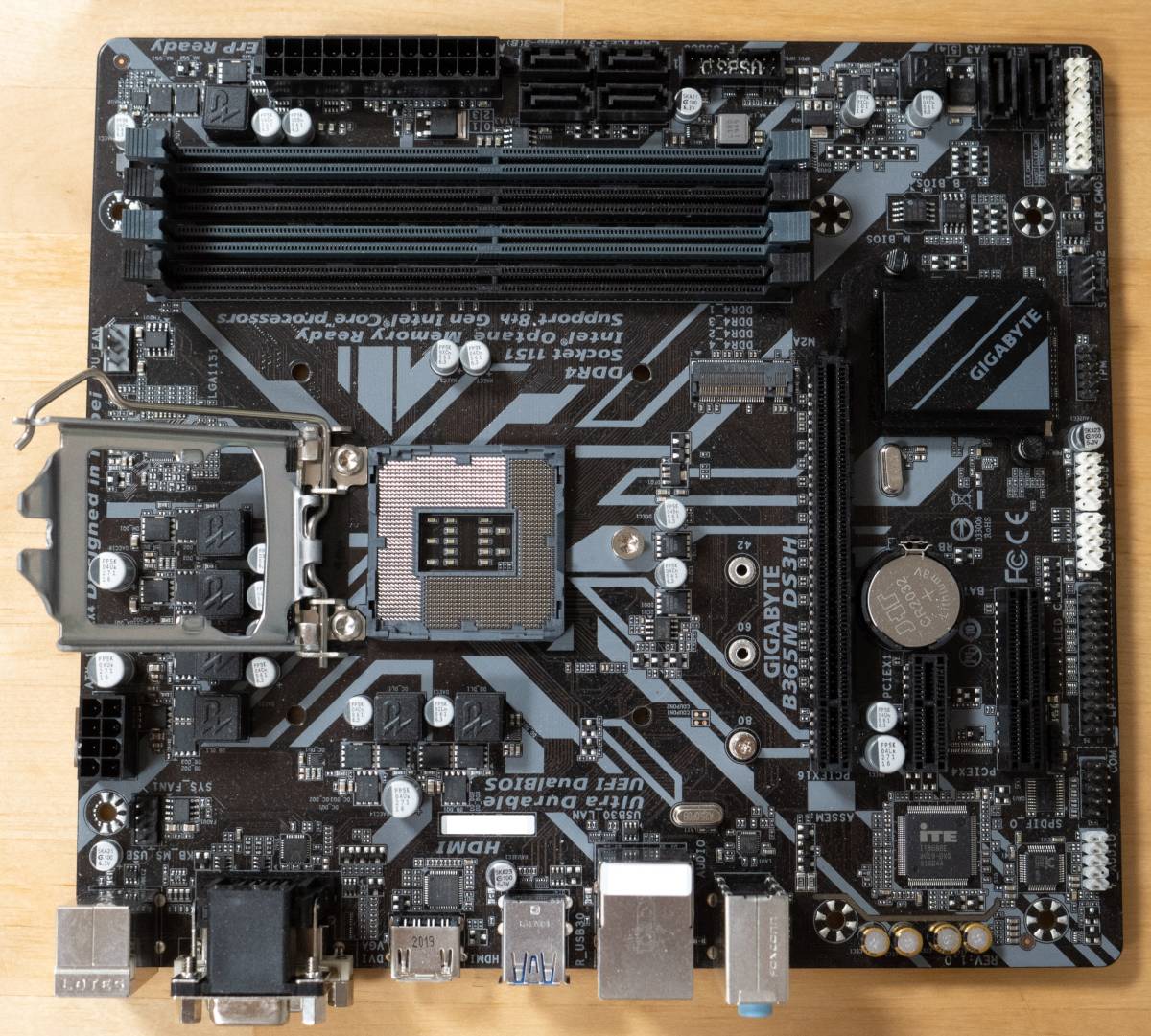 送込中古PCケースM-ATXmicro+マザボB365M DS3H＋CPU - メルカリ