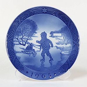 36 割引 特別セール品 1921年 ロイヤルコペンハーゲン イヤープレート 街角の古い家々 フランス語版 北欧 デンマーク の 陶磁器 Wwww8 西洋陶磁 工芸品 アンティーク コレクション Www Musikhazi Com