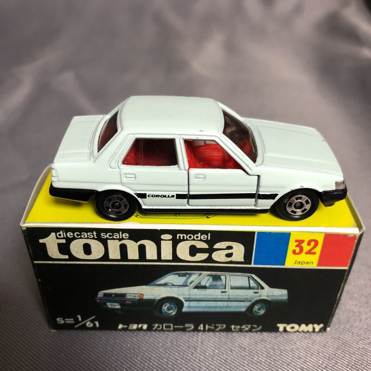 トミカ 日本製 黒箱 32 トヨタ カローラ 4ドアセダン 当時物 絶版