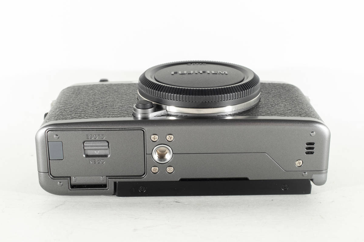 2富士フィルム X-T100 ダークシルバー ボディー ミラーレス一眼レフ