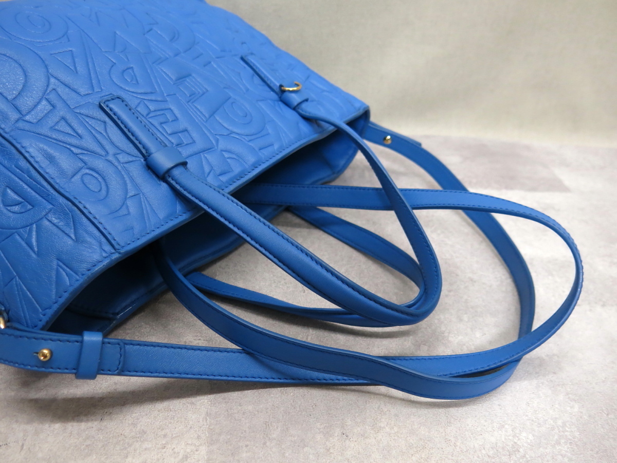 ○超美品○Salvatore Ferragamo フェラガモ○ロゴ型押し 総柄○カーフ
