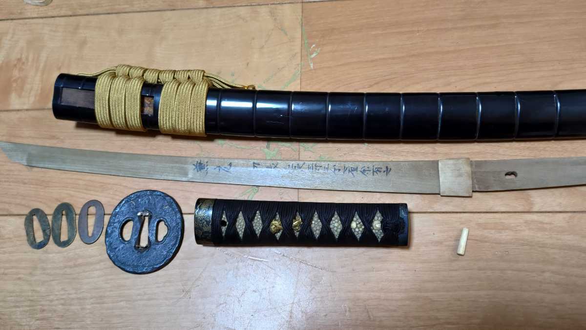 珍品 江戸期 竹獅子金具 黒漆印籠刻鞘親鮫柄 脇差拵 竹図鍔 獅子図縁頭 