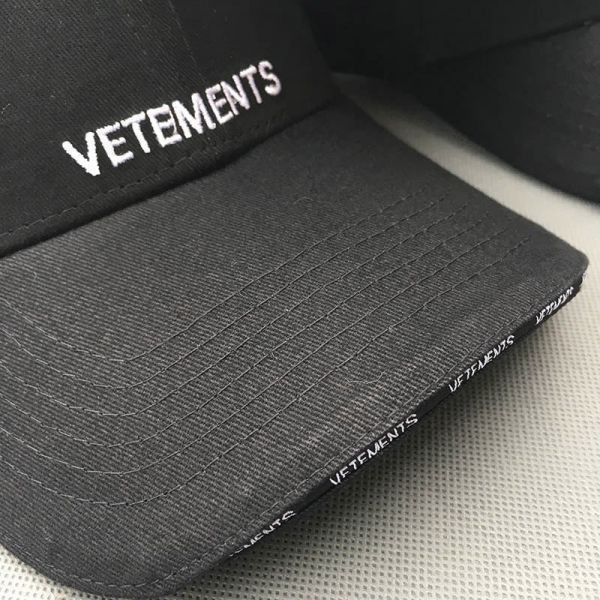 ▼Vetements キャップ 高品質 綿 男性 女性 刺繍 Vetements 帽子 ファッション 黒 野球帽 キャップ スケートボード キャップ VETEMENTS メルカリ VETEMENTS(ヴェトモン) キャップ(レディース 中古（帽子｜バッグ・小物・ブランド雑貨）の通販