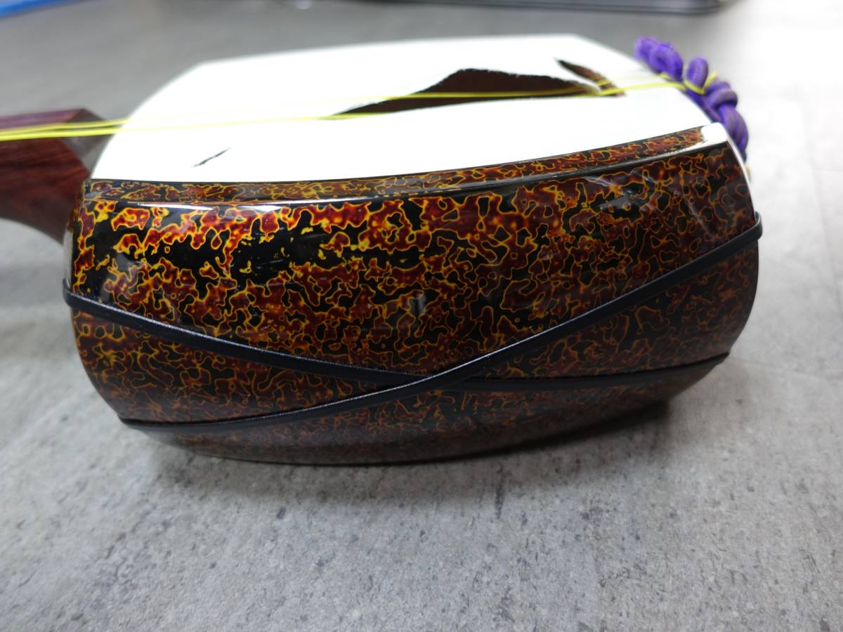 三味線 太棹 紅木 皮破れ ハードケース付き 全長約102cm 津軽三味線