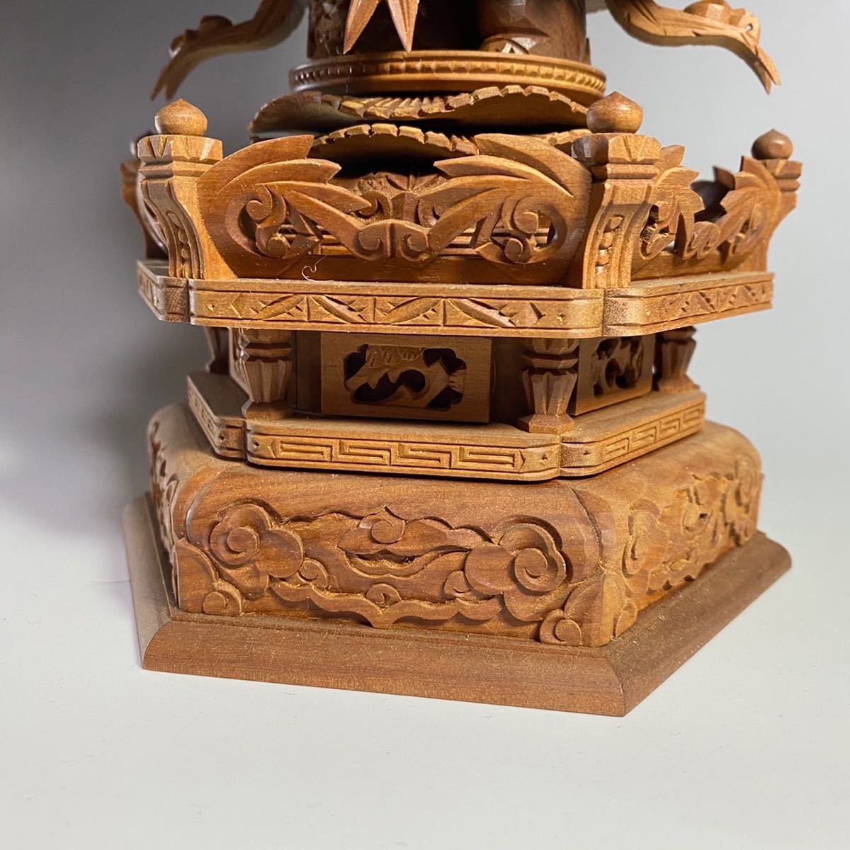 アウトレットのセール 仏教美術 木彫 角台 仏像 高さ 28cm 白檀 金線 美術