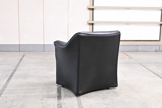 Cassina 90万「684 PICCOLA TENTAZIONE」ラウンジアームチェアa 本革