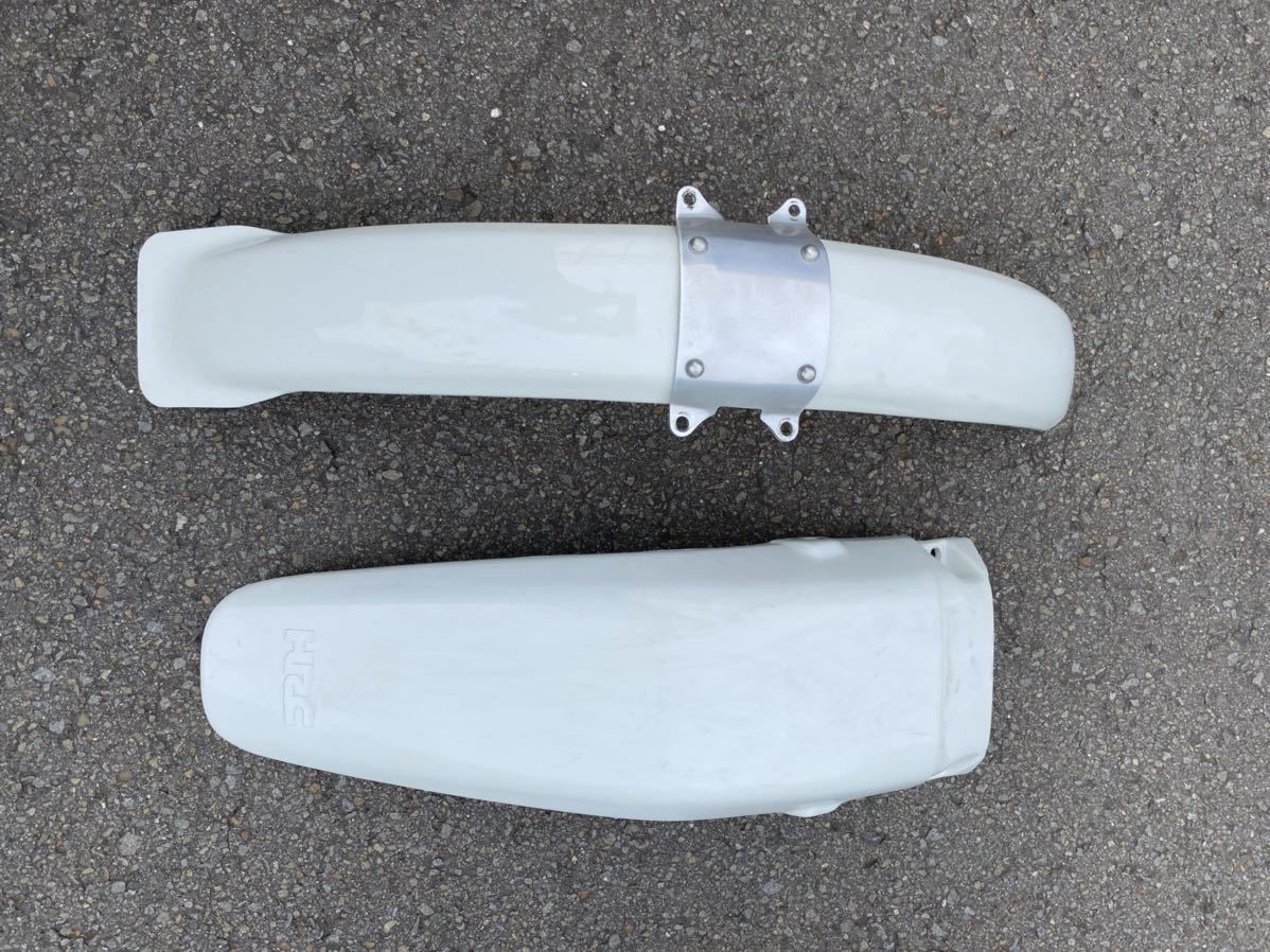 オートバイ TLM200R TLM220R フロントフェンダー 61100-KR8-750ZA 未使用