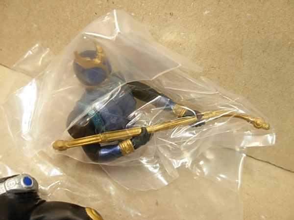 仮面ライダークウガ ドラゴンフォーム ガシャポン HGシリーズ 仮面ライダー 地底から来た、変なヤツ!!編 2000年製_3