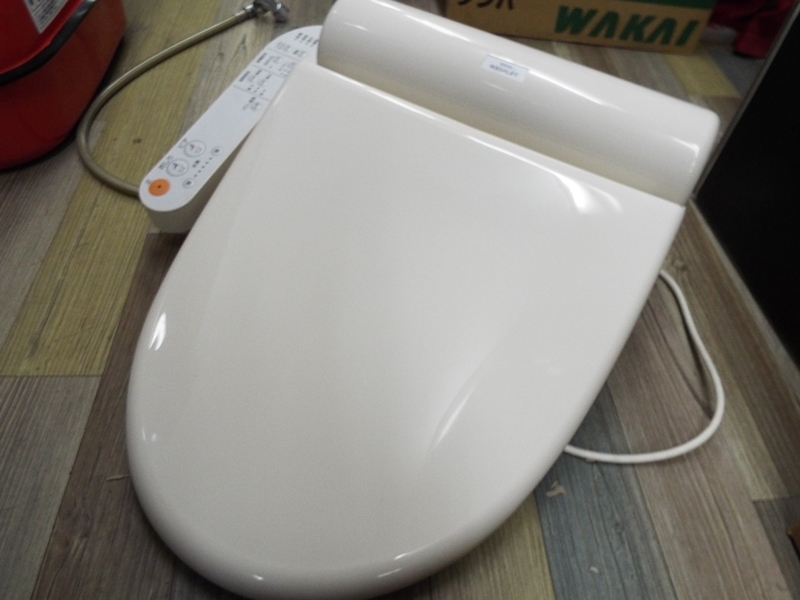 大人気，人気SALE 難有りジャンク TOTO ウォシュレット TCF2121 ＃SC1 脱臭機能付き トートー 電気温水便座(温水便座、ウォシュレット)｜売買されたオークション情報、yahooの商品情報をアーカイブ公開 - オークフ トイレ