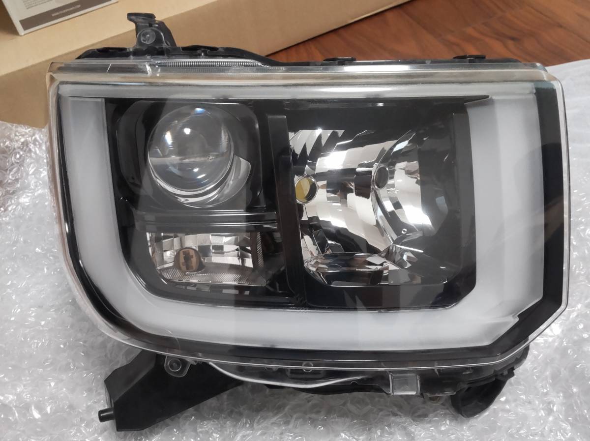 LA700S ダイハツ ウェイク WAKE 右ヘッドライト 右ヘッドランプ LA700S ダイハツ ウェイク WAKE 右ヘッドライト 右ヘッドランプ