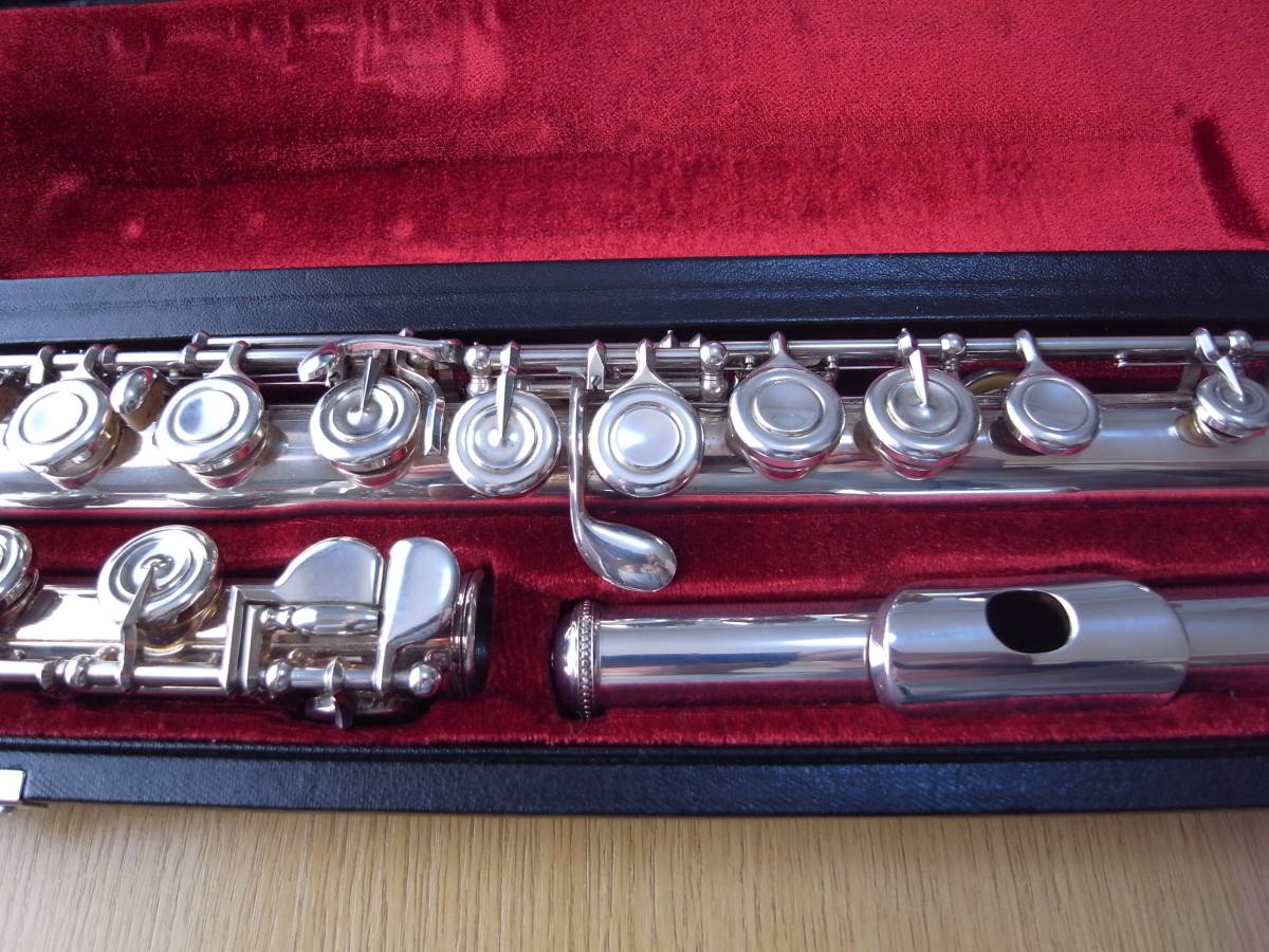 【極希少！音鳴り良好】ヤマハ　フルート　YFL 451 葡萄刻印　頭部管銀製 極希少！音鳴り良好】ヤマハ フルート YFL 451 葡萄刻印 頭部管銀製 極