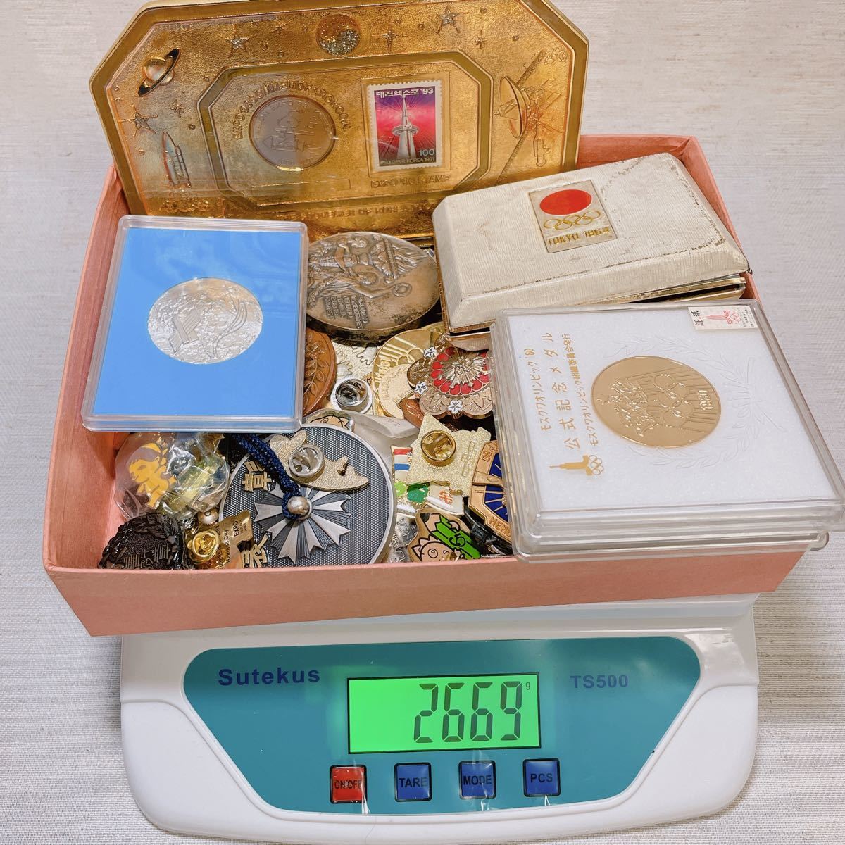 昭和レトロ メダル ピンバッジ コイン 校章 など 大量 まとめ 約2600g