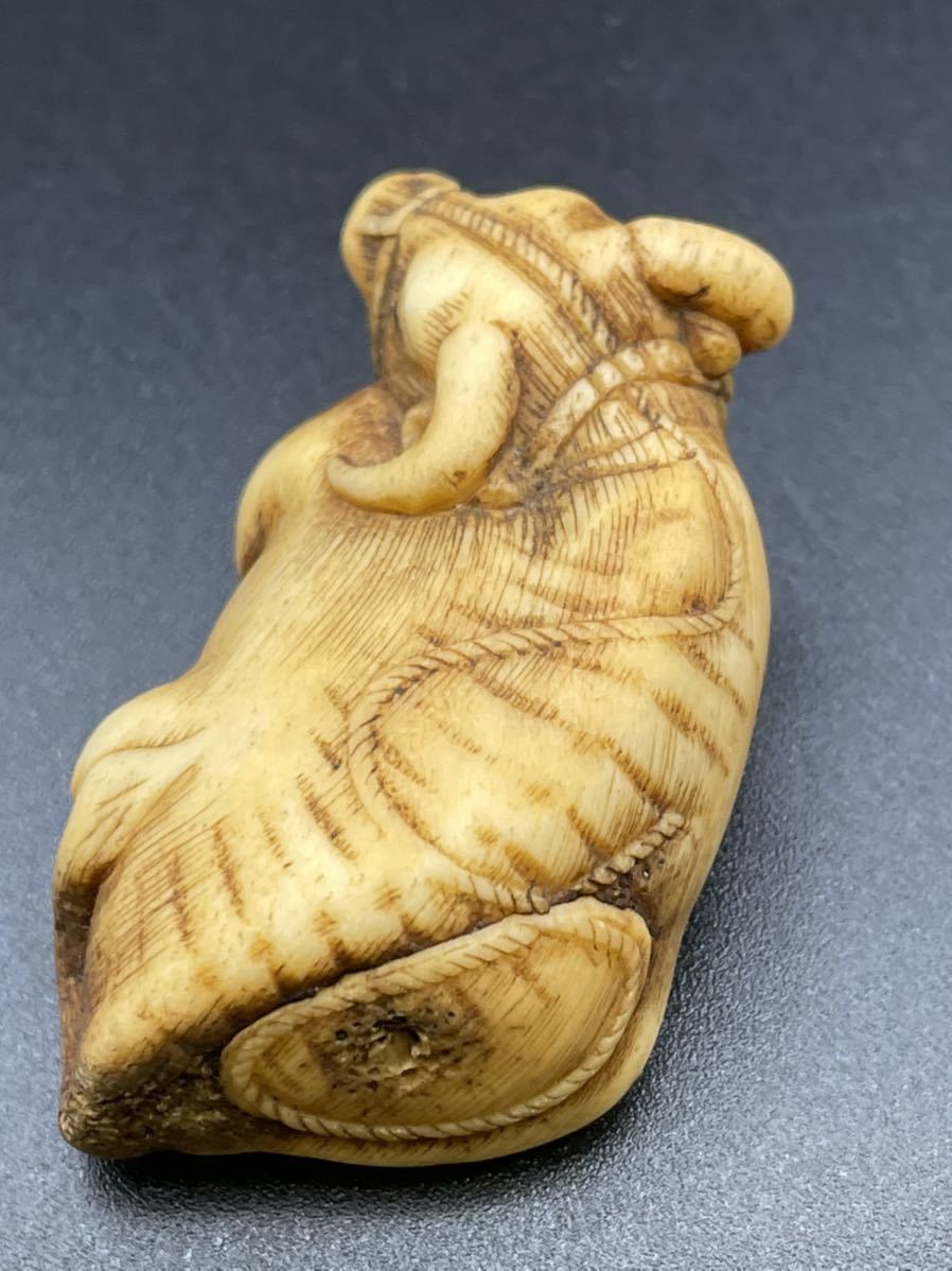 時代物 古骨彫 水牛 古根付 骨根付