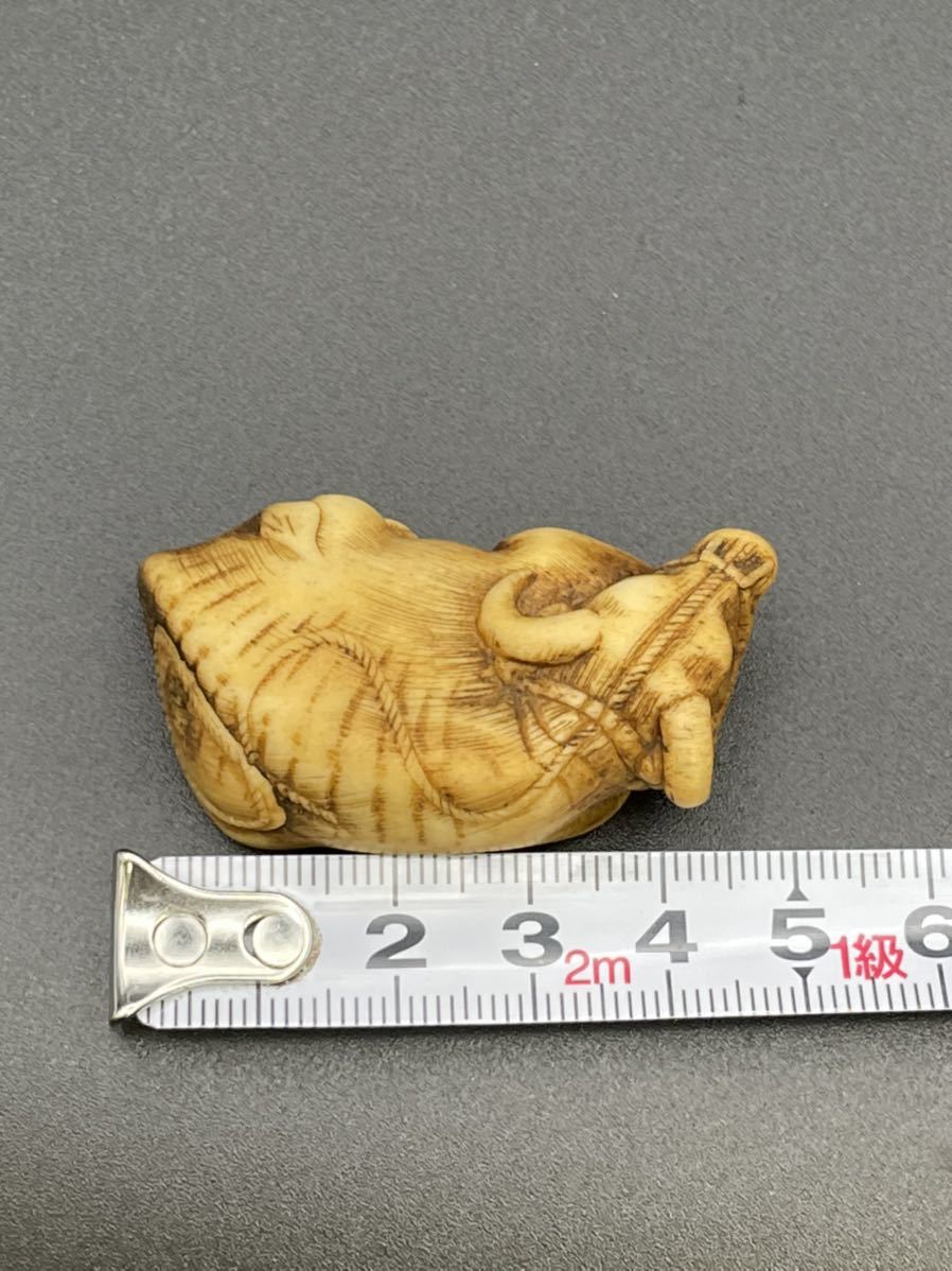 時代物 古骨彫 水牛 古根付 骨根付