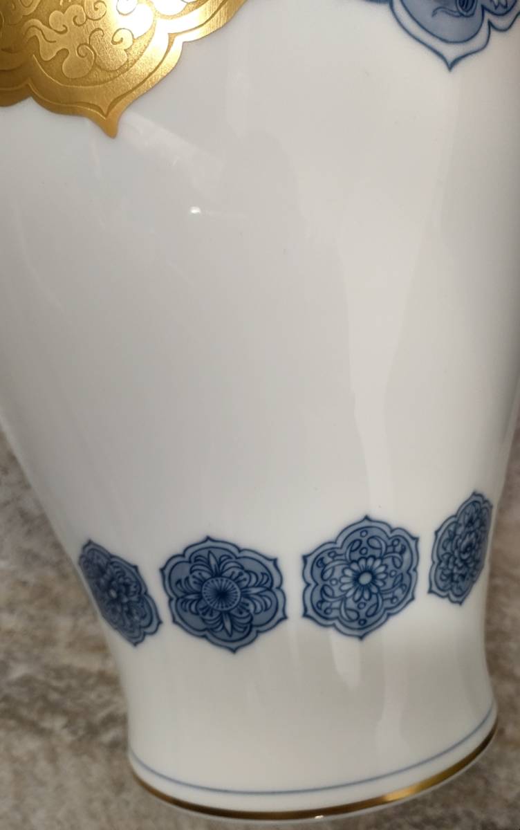 大倉陶園　Okura China　白磁　金蝕バラ　大花瓶 　壺　 高さ３６cm 大倉陶園 Okura China 白磁 金蝕バラ 大花瓶 壺 高さ36cm 1766⁄OKURA