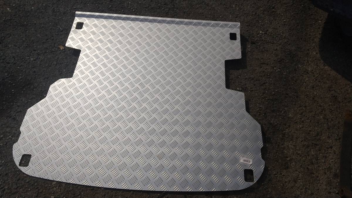 爆買い，人気 デリカD5 アルミラゲッジマット CV系(三菱用)｜売買されたオークション情報、yahooの商品情報をアーカイブ公開 - オークファン 三菱用