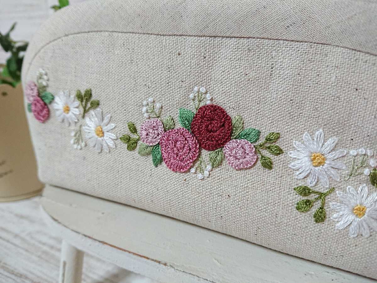ハンドメイド バラとマーガレットの手刺繍入りメガネケース (ピンク