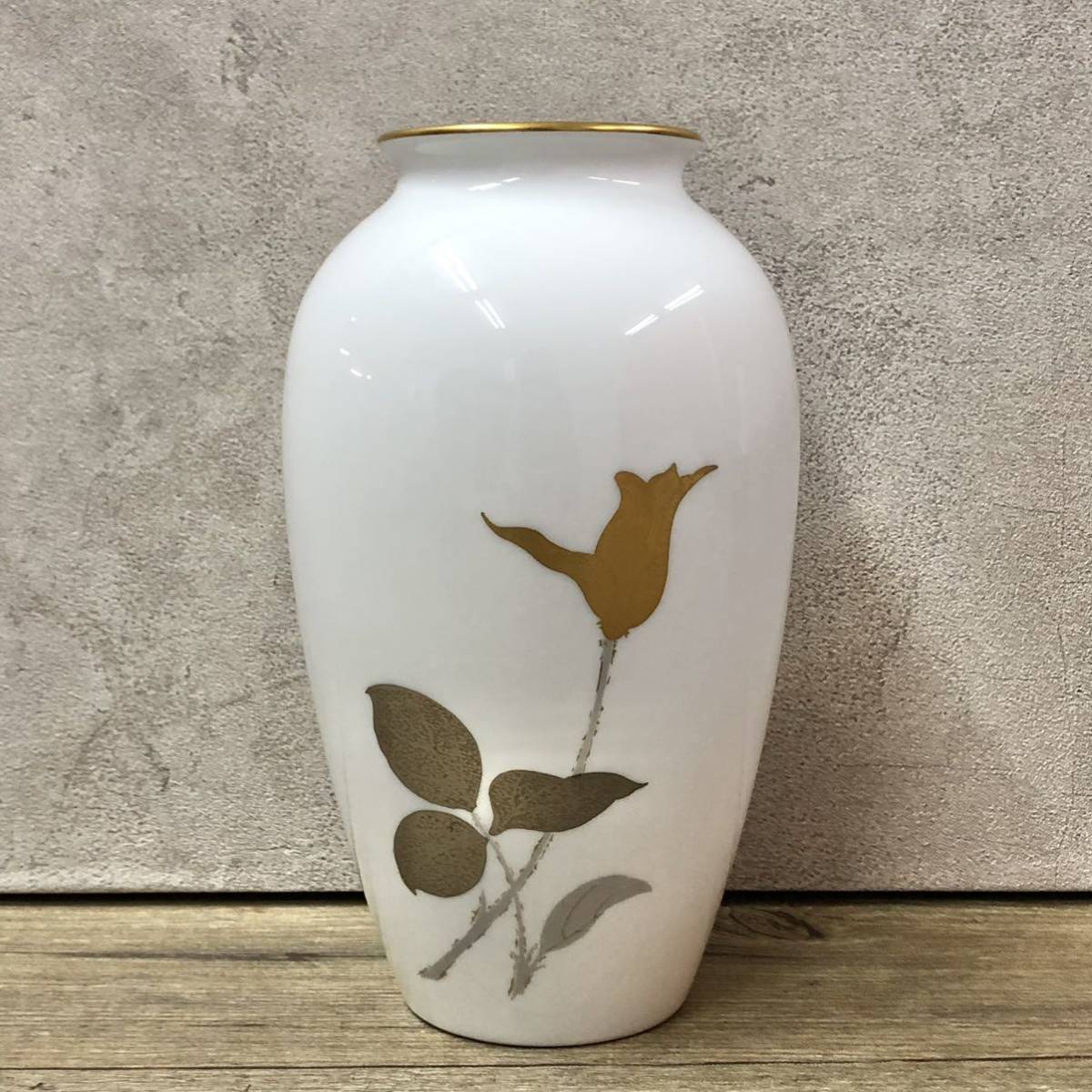 希少] OKURA 大倉陶園 花器 花瓶 藤の花 フラワーベース 金彩 金蝕バラ [